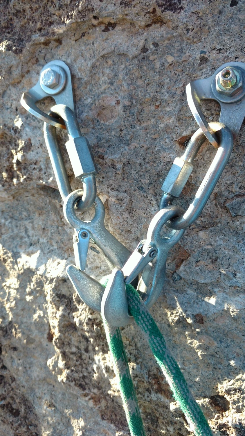 Used in thousands of applications including: hanging boxing heavy bags, repairing or adding to chains, rigging hammocks, securing gates, home mounting projects, outdoors outfitting, and more!